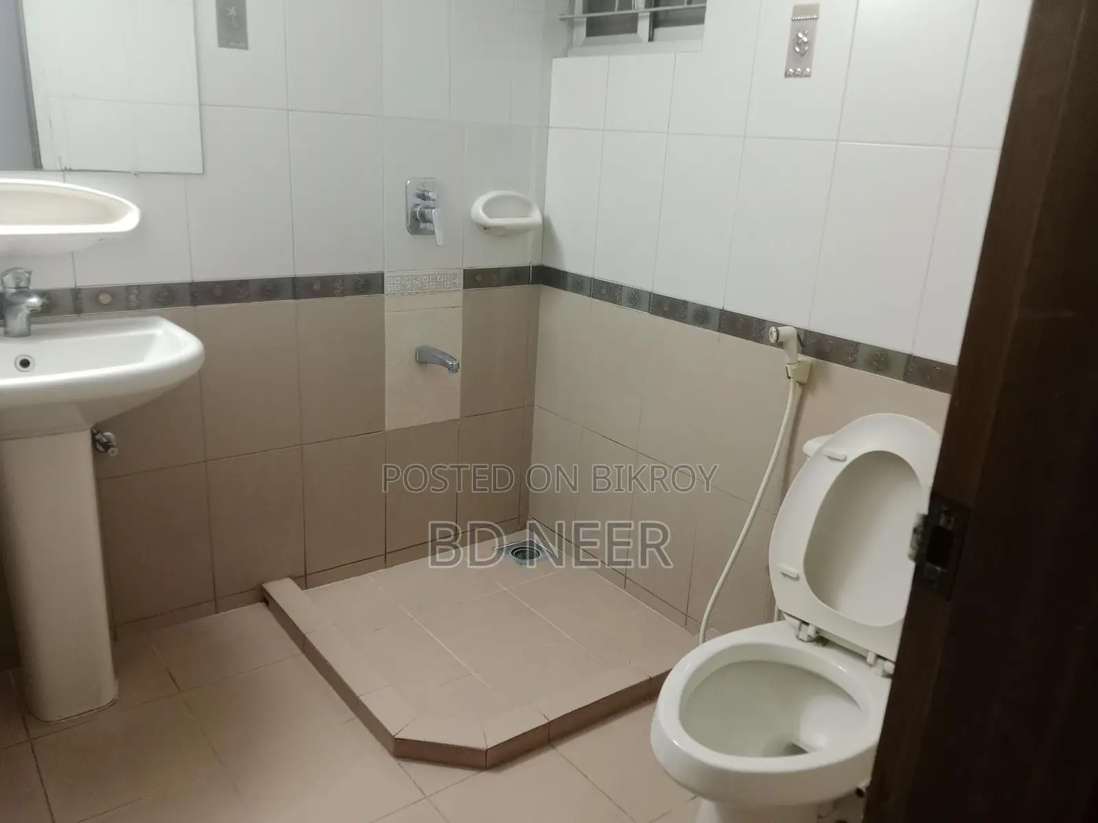 nice 2750 sft 4 Bed room apt available at banani