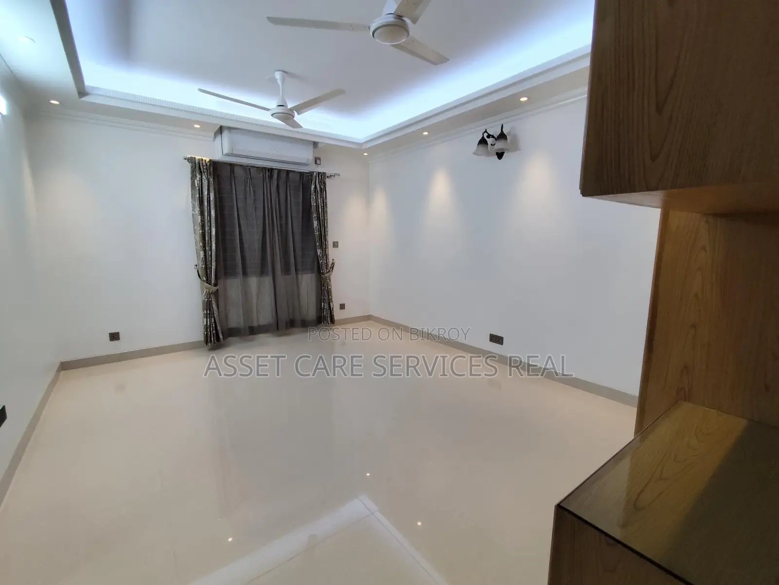 4Bed Luxurious Semi-Furnished Big Apartment Rent In Gulshan-2