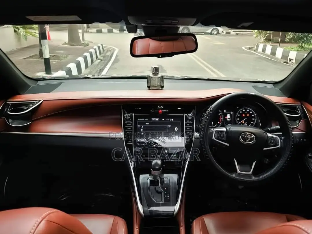 Toyota Harrier Progress Metal Adv 2017