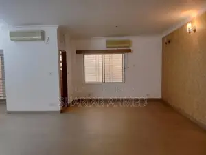 Unfurnished 3Bed-2300 SqFt Flat For Rent In Gulshan