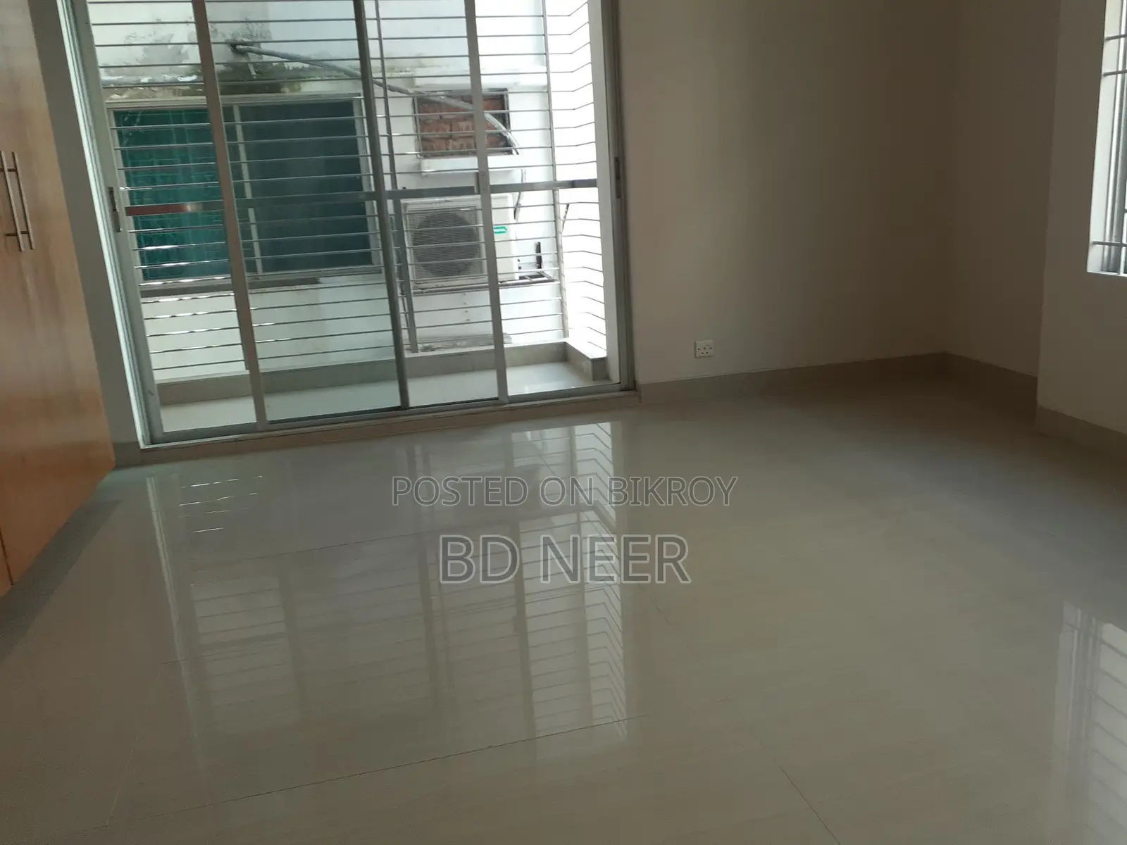 Semi Furnished 4 Bedroom Flat Rent in Gulshan-2