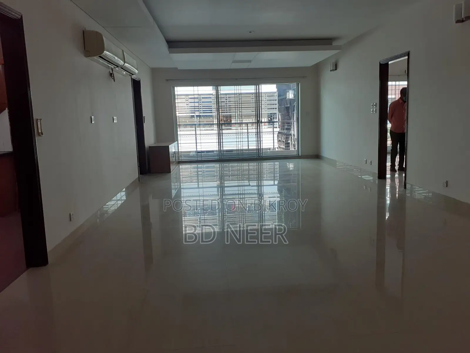 Semi Furnished 4 Bedroom Flat Rent in Gulshan-2