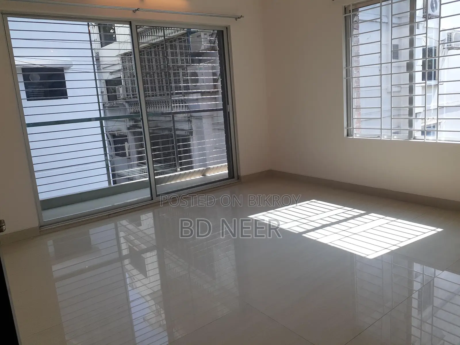 Semi Furnished 4 Bedroom Flat Rent in Gulshan-2