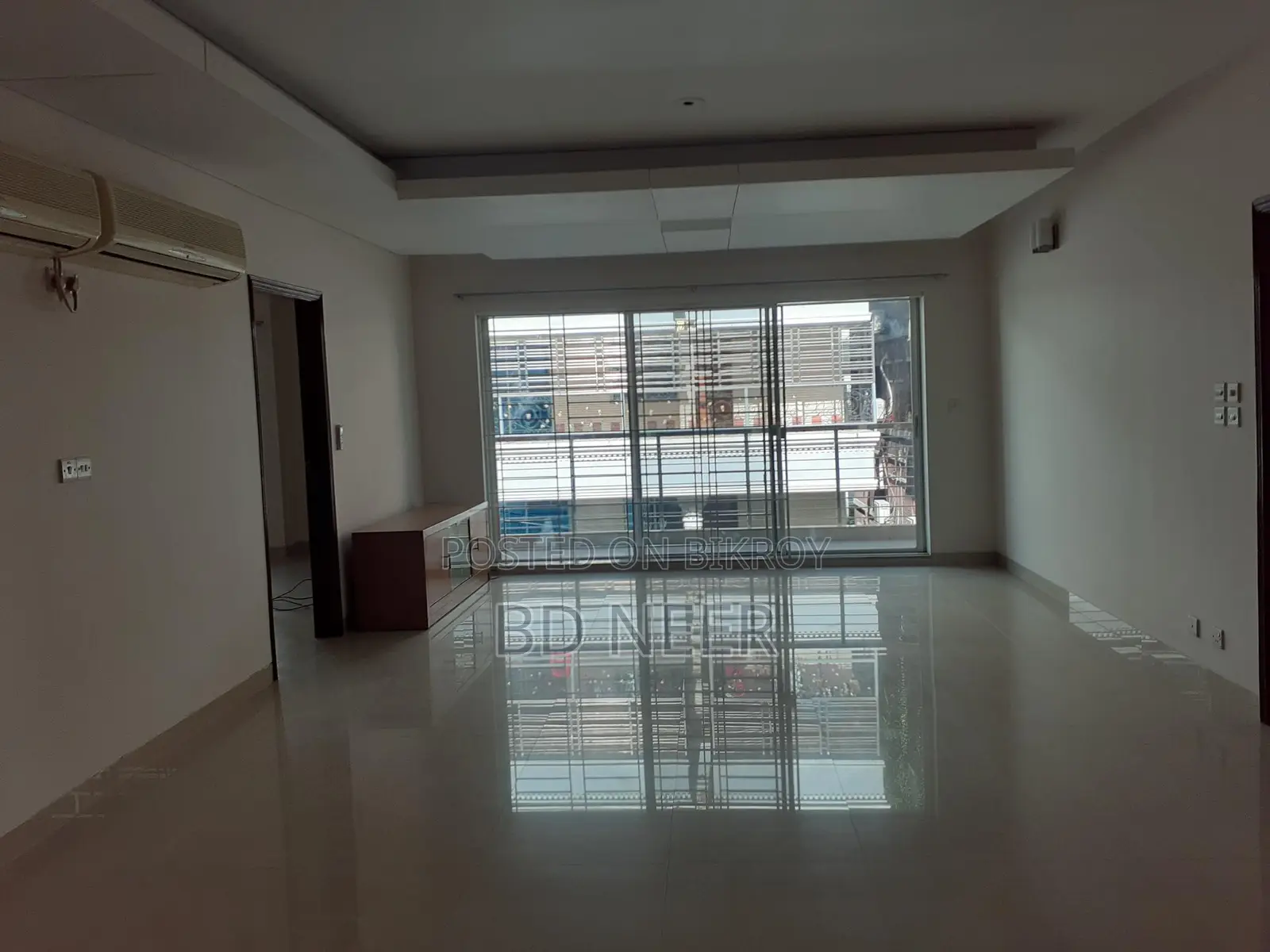 Semi Furnished 4 Bedroom Flat Rent in Gulshan-2