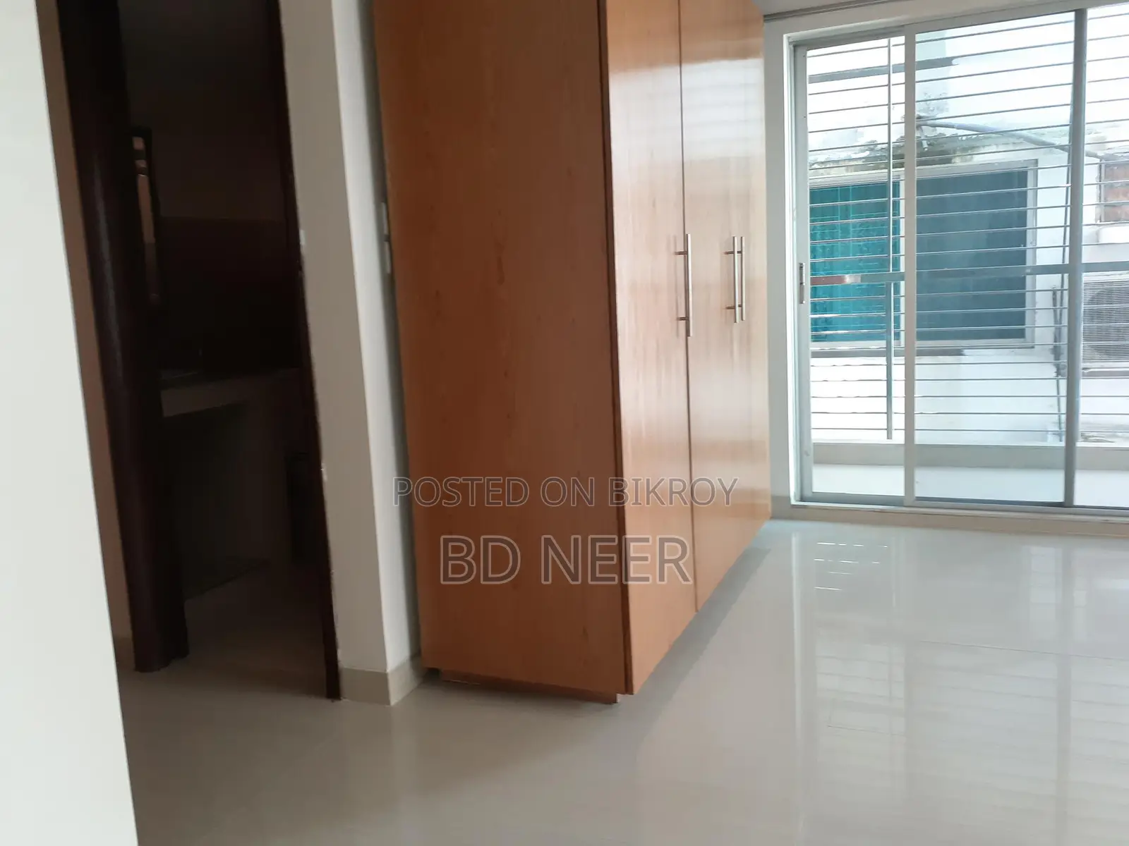 Semi Furnished 4 Bedroom Flat Rent in Gulshan-2