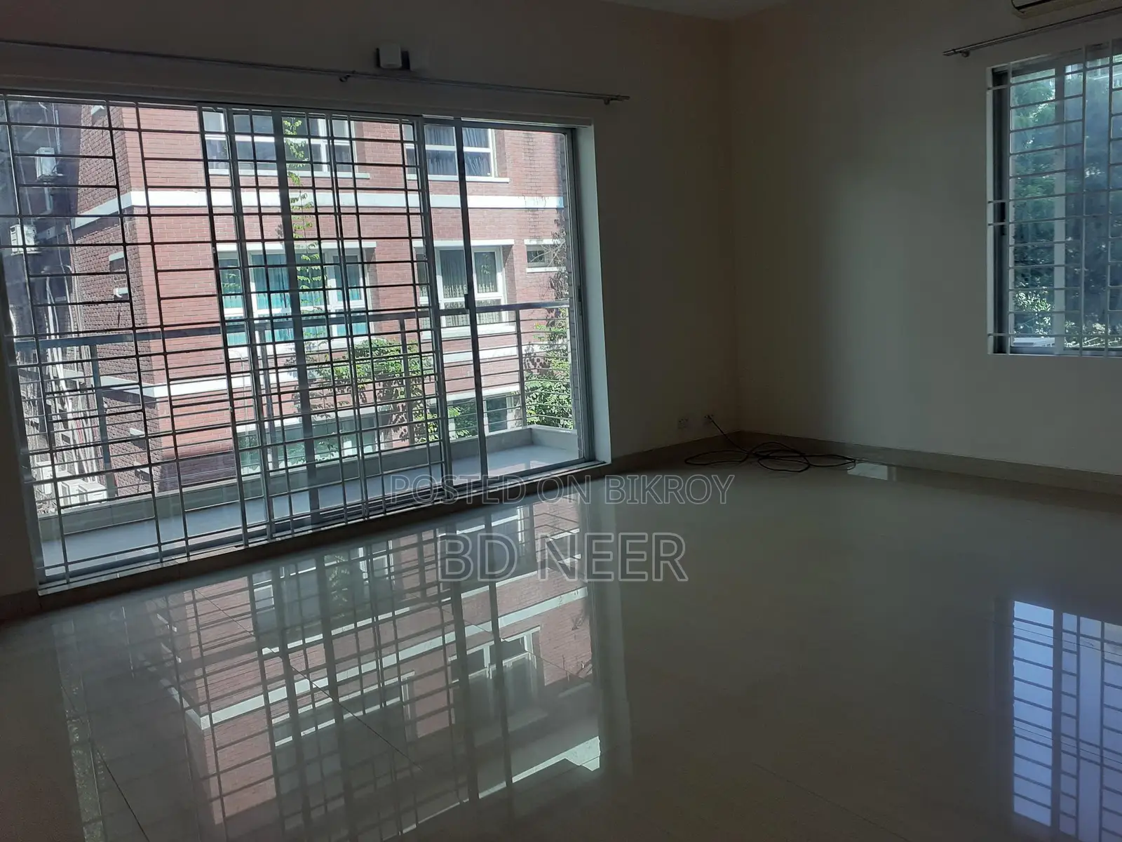 Semi Furnished 4 Bedroom Flat Rent in Gulshan-2