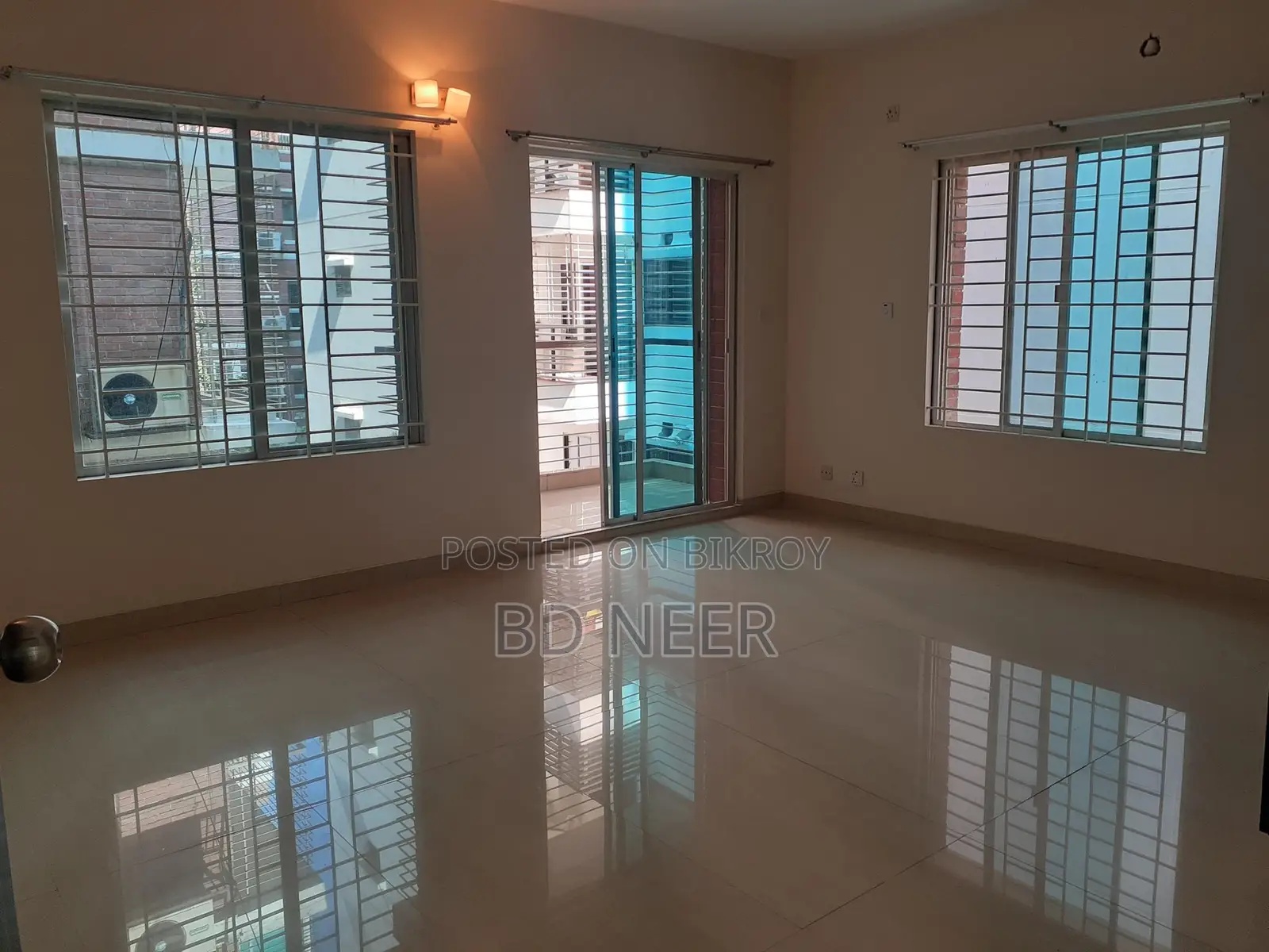 Semi Furnished 4 Bedroom Flat Rent in Gulshan-2