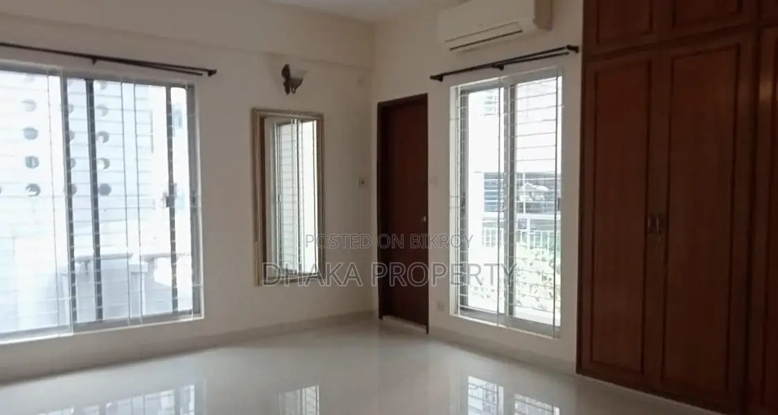 গুলশানে ৩ বেডরুমের সেমি-ফার্নিশড অ্যাপার্টমেন্ট ভাড়া