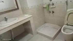 গুলশানে ৩ বেডরুমের সেমি-ফার্নিশড অ্যাপার্টমেন্ট ভাড়া