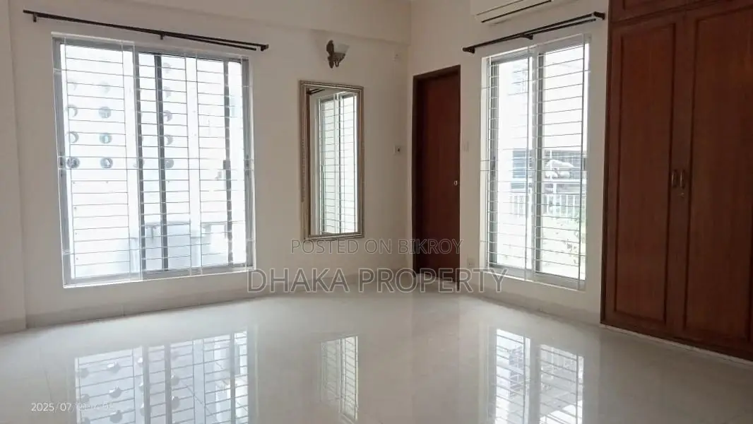 গুলশানে ৩ বেডরুমের সেমি-ফার্নিশড অ্যাপার্টমেন্ট ভাড়া