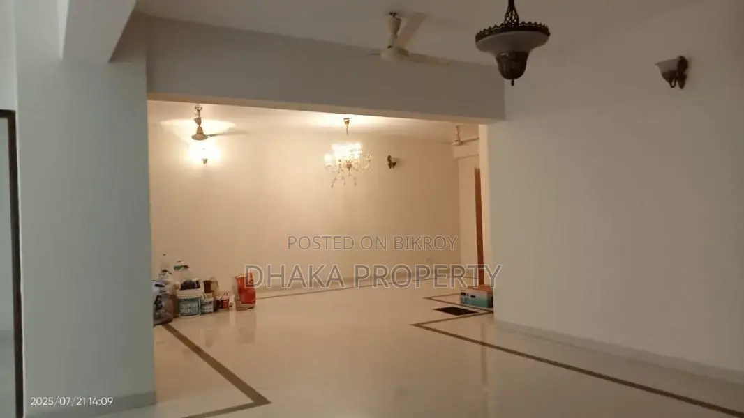 গুলশানে ৩ বেডরুমের সেমি-ফার্নিশড অ্যাপার্টমেন্ট ভাড়া