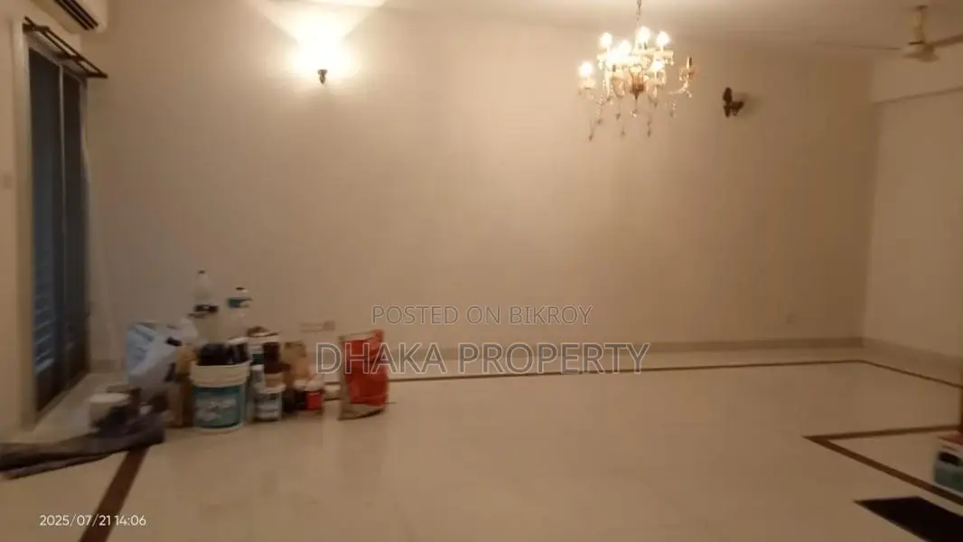 গুলশানে ৩ বেডরুমের সেমি-ফার্নিশড অ্যাপার্টমেন্ট ভাড়া