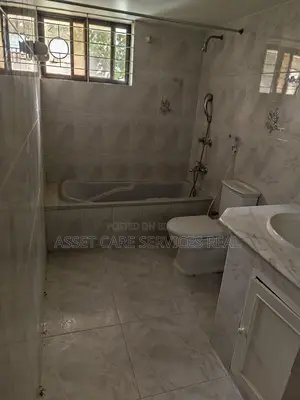 গুলশানে ৩৫০০ বর্গফুটের লেক ভিউ সুন্দর ৪ বেডরুমের বড় অ্যাপার্টমেন্ট ভাড়া হবে
