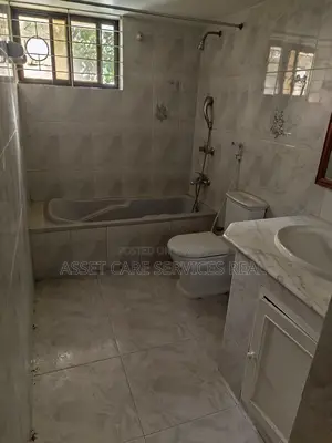 গুলশানে ৩৫০০ বর্গফুটের লেক ভিউ সুন্দর ৪ বেডরুমের বড় অ্যাপার্টমেন্ট ভাড়া হবে