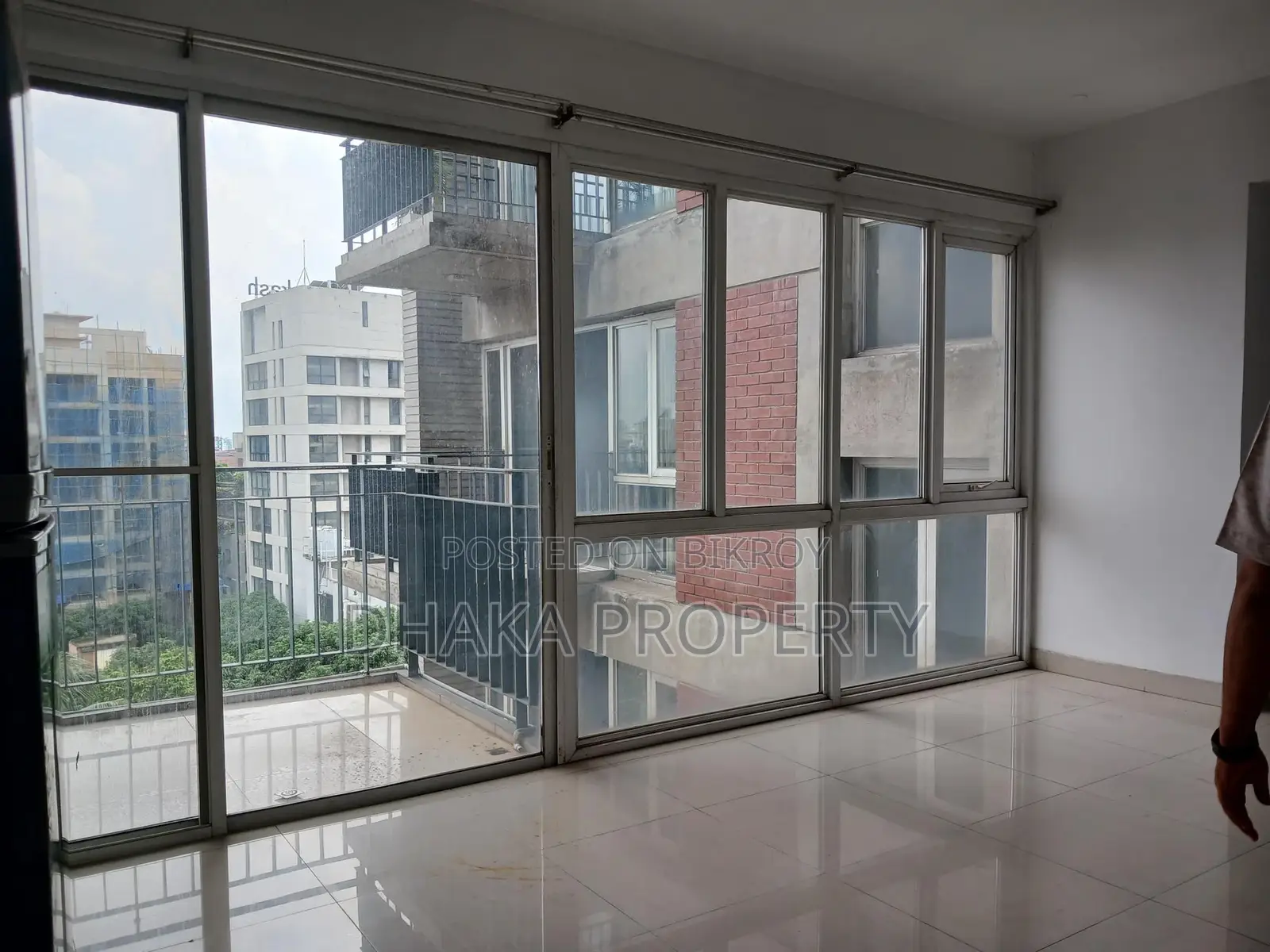 3Bedroom Sun Lighting Apt.Office come Residents possible-2300sft