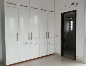 ৩ বেডরুমের পর্যাপ্ত আলো-বাতাসপূর্ণ অ্যাপার্টমেন্ট, অফিস বা আবাসিক ব্যবহারের উপযোগী - ২৩০০ বর্গফুট