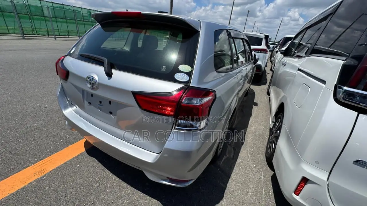 Toyota Fielder Ex 2020