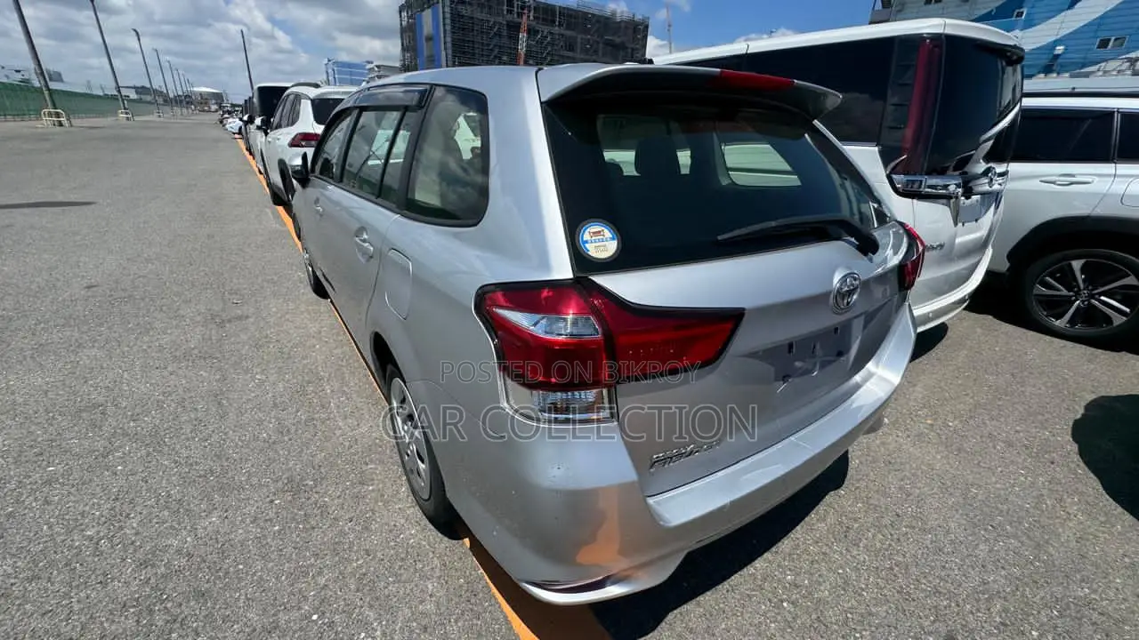 Toyota Fielder Ex 2020