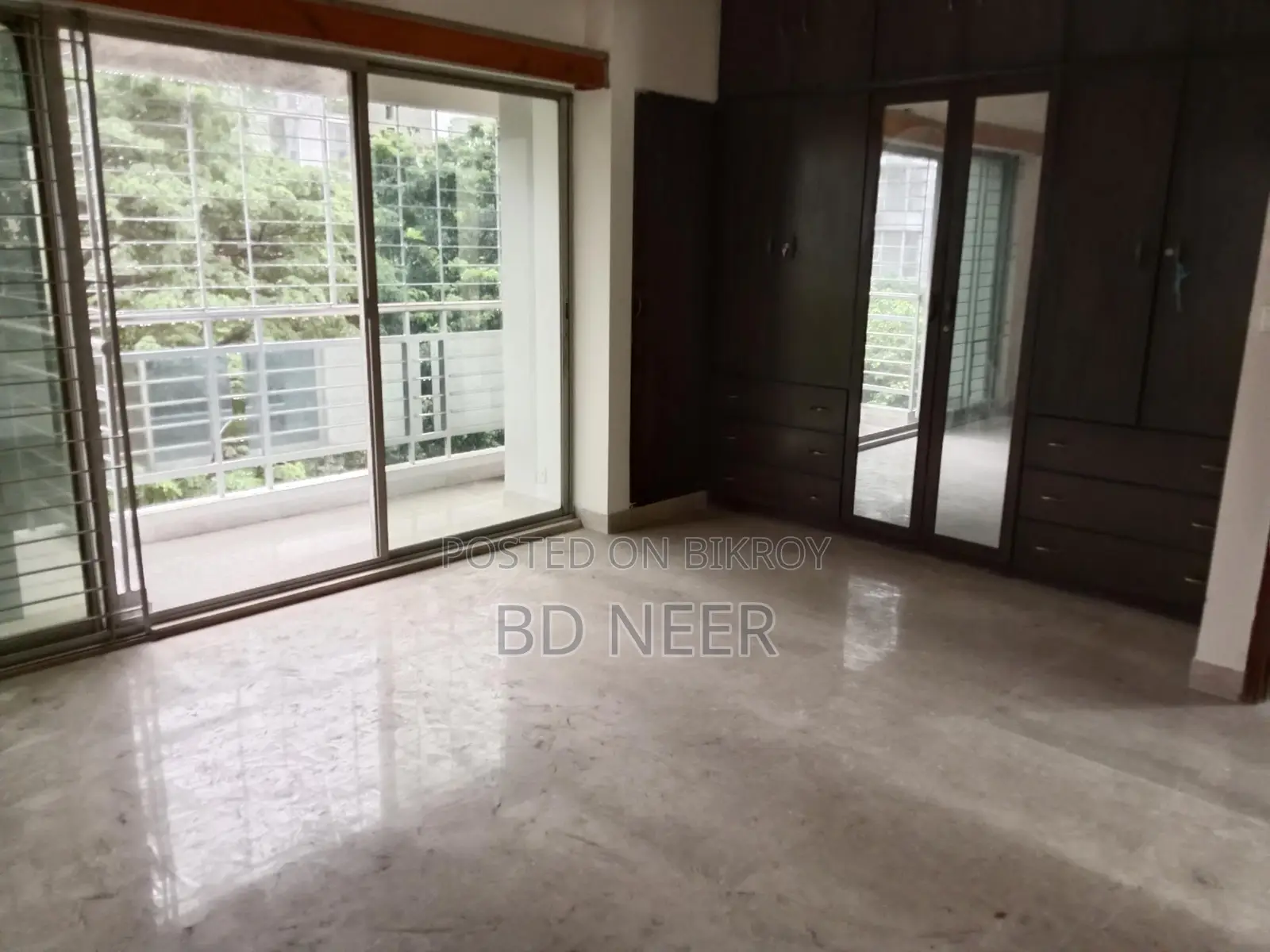 Well semi furnish 4 Bed room apt available in Gulshan 2