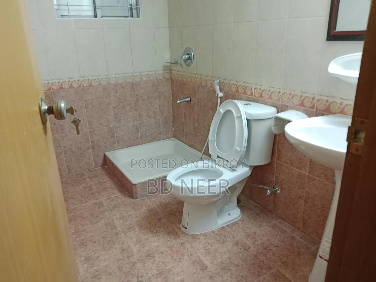 Well semi furnish 4 Bed room apt available in Gulshan 2