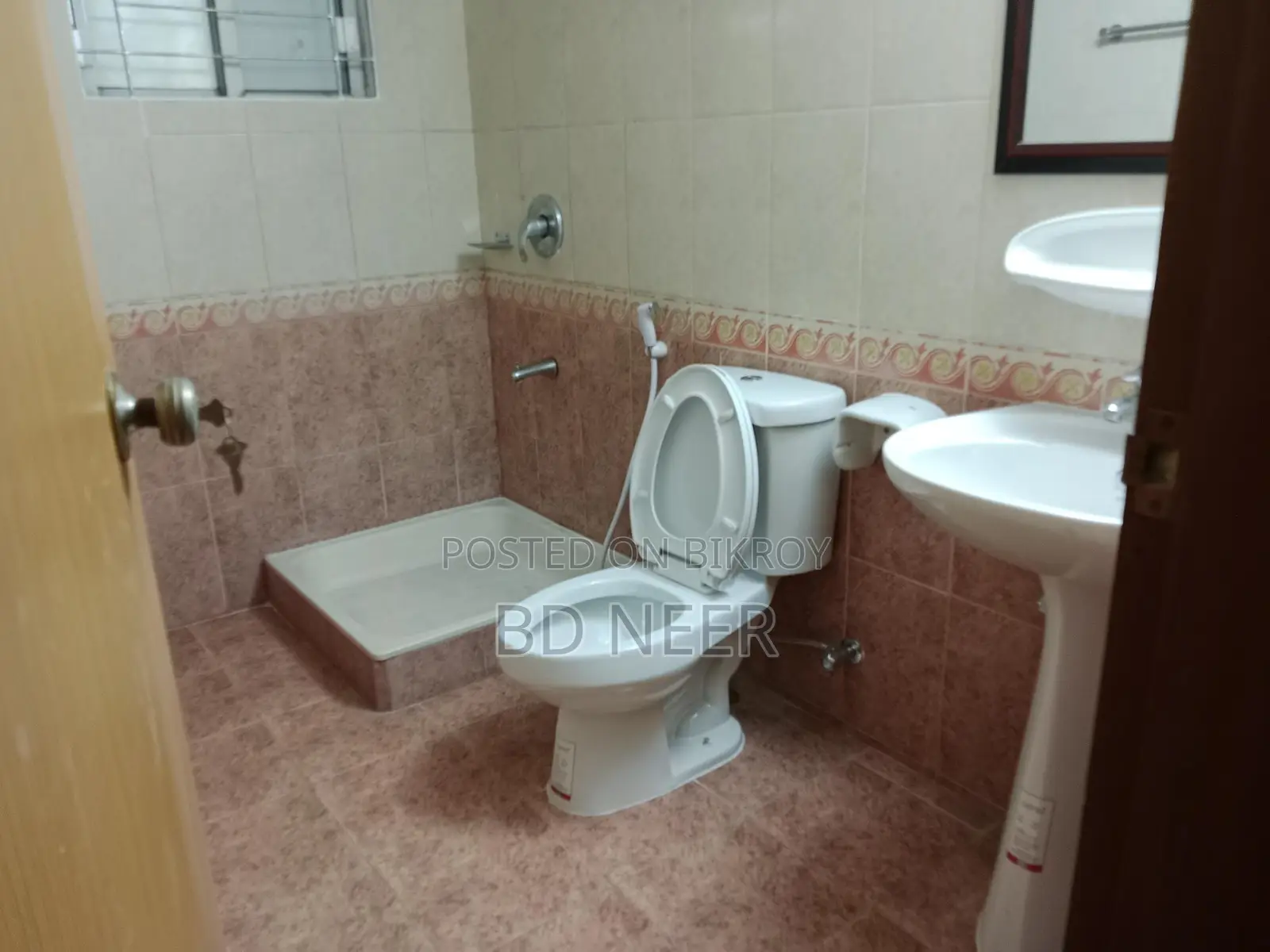 Well semi furnish 4 Bed room apt available in Gulshan 2