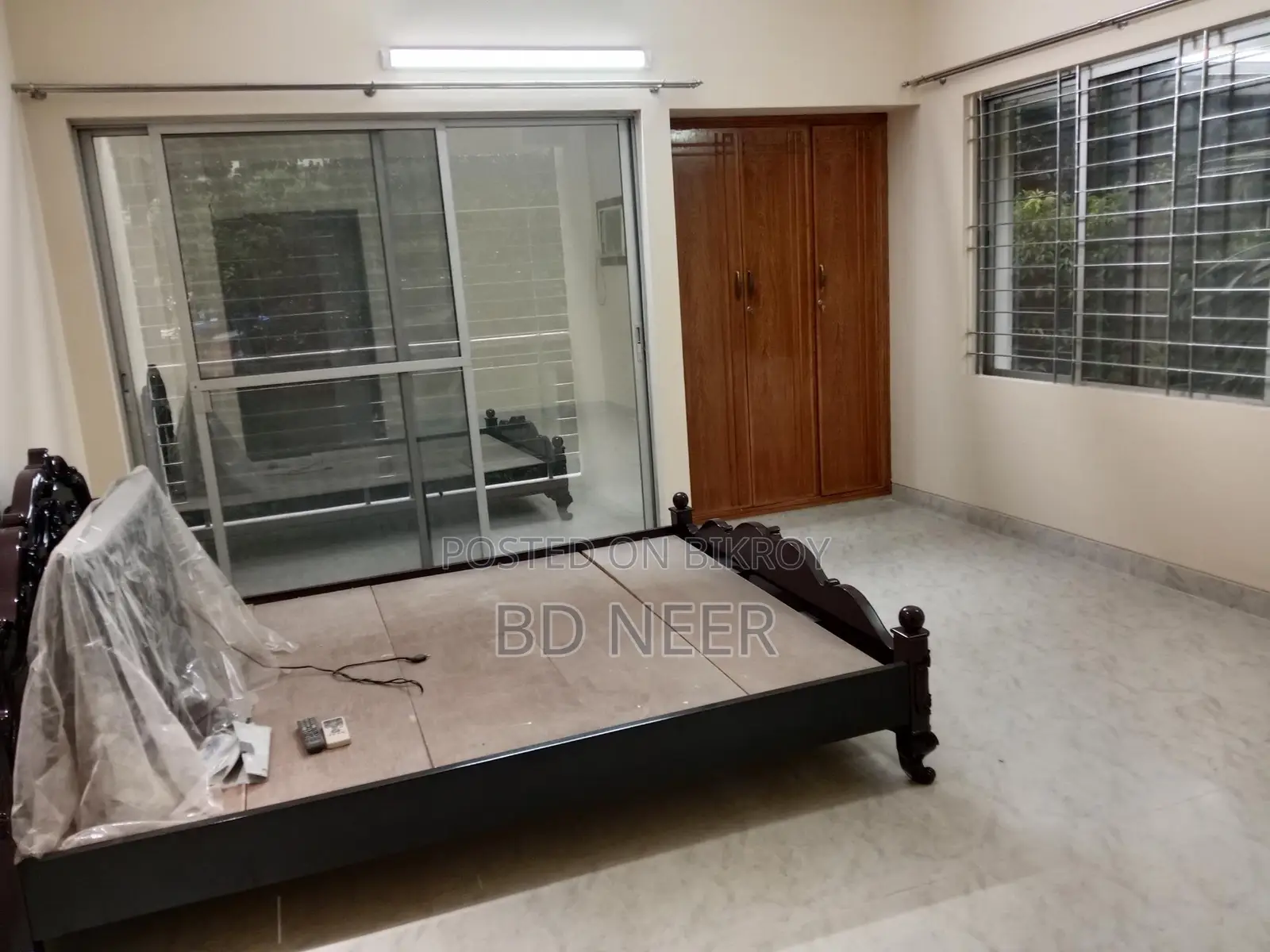 Well semi furnish 4 Bed room apt available in Gulshan 2