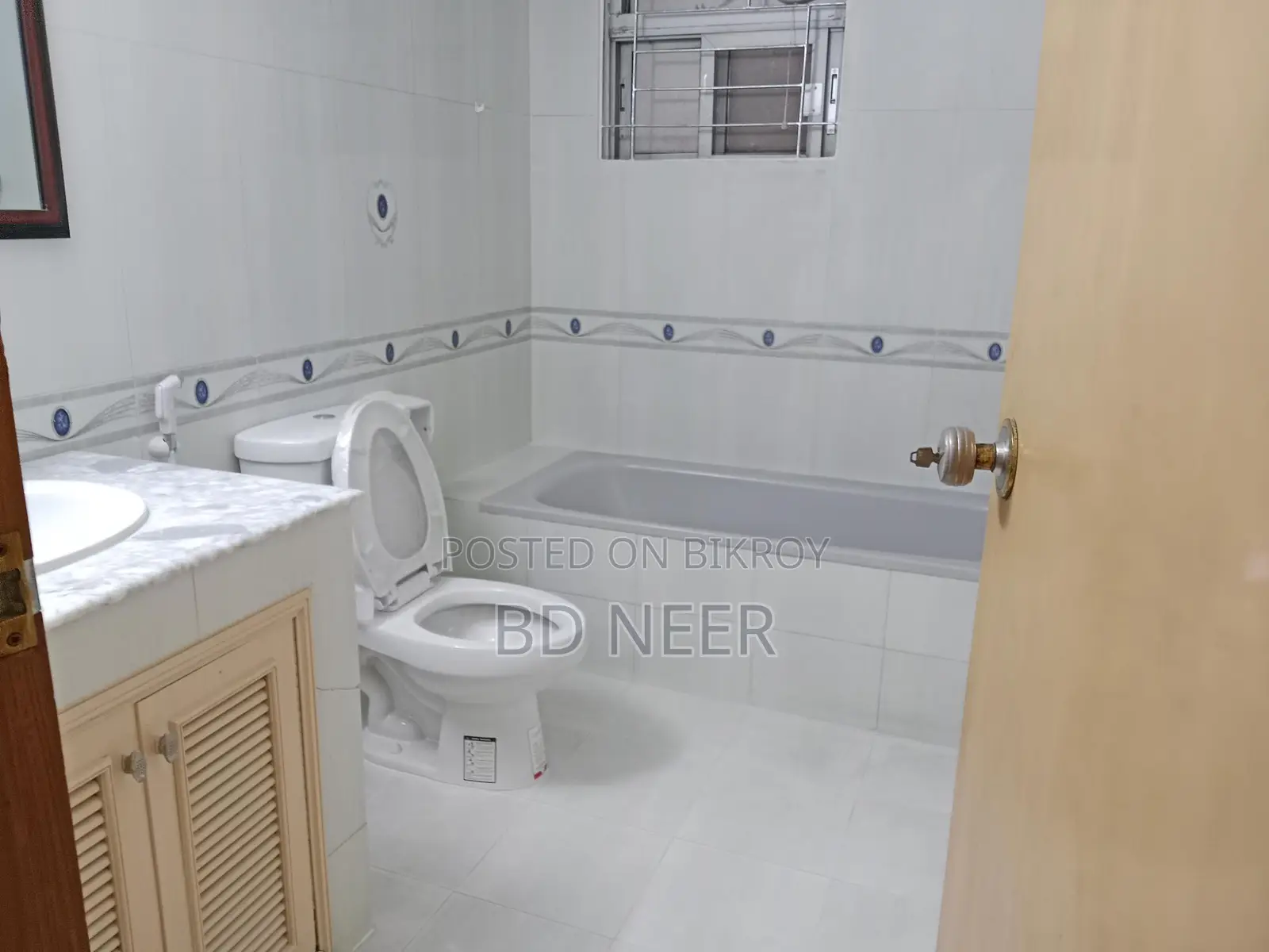 Well semi furnish 4 Bed room apt available in Gulshan 2