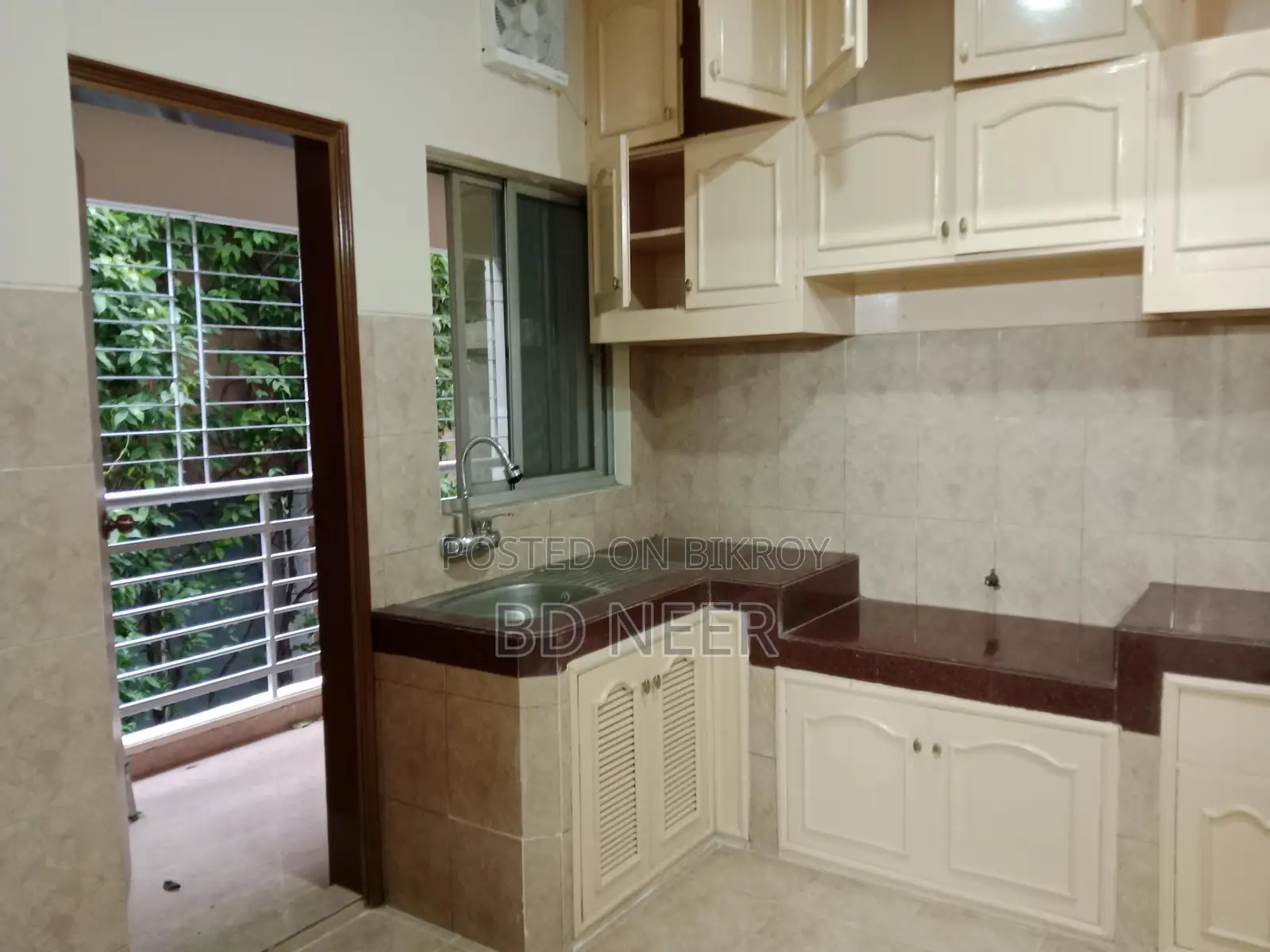 Well semi furnish 4 Bed room apt available in Gulshan 2