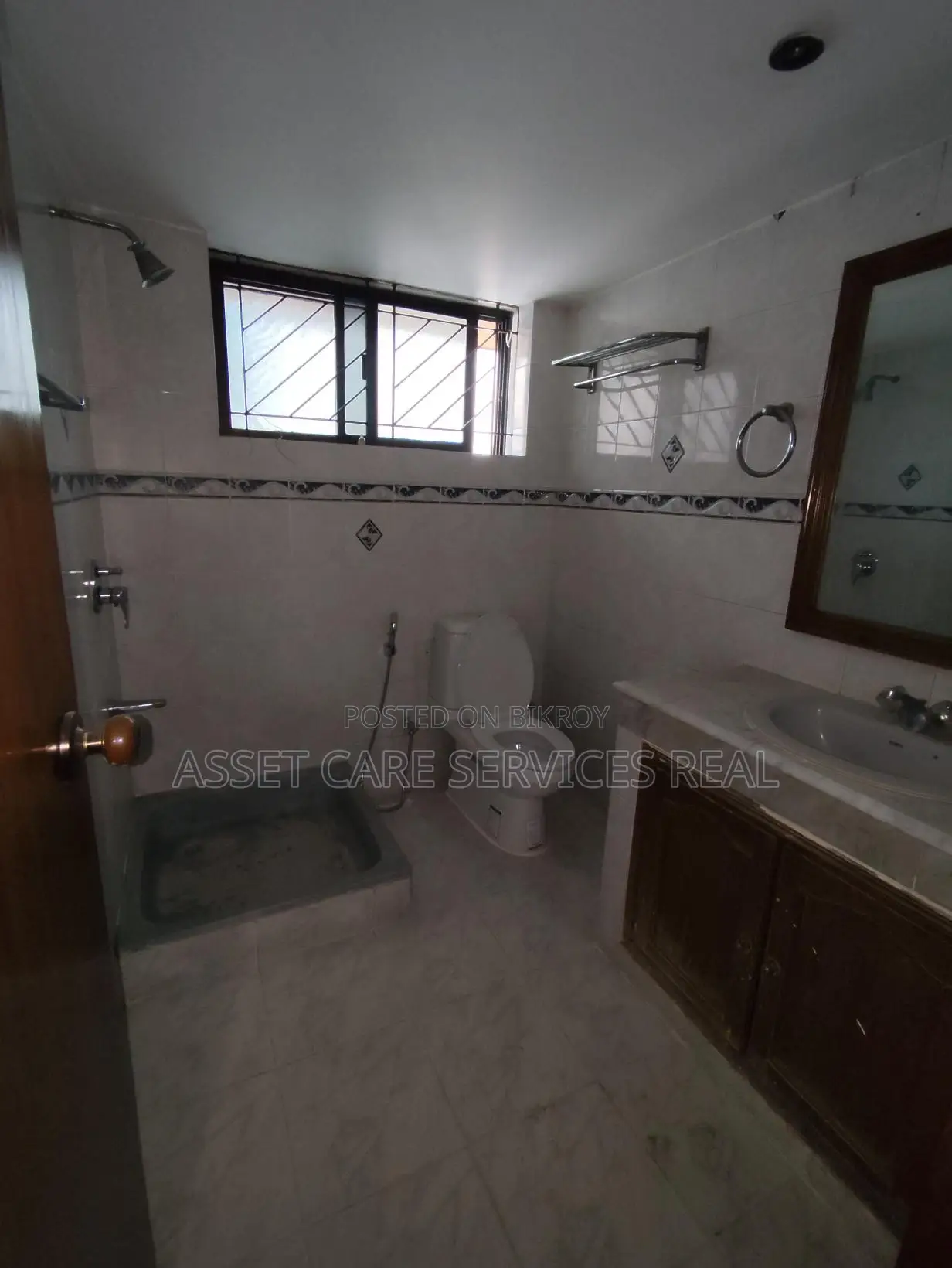 Prime Location 2650-Sqft Office Space for Rent in Gulshan-2