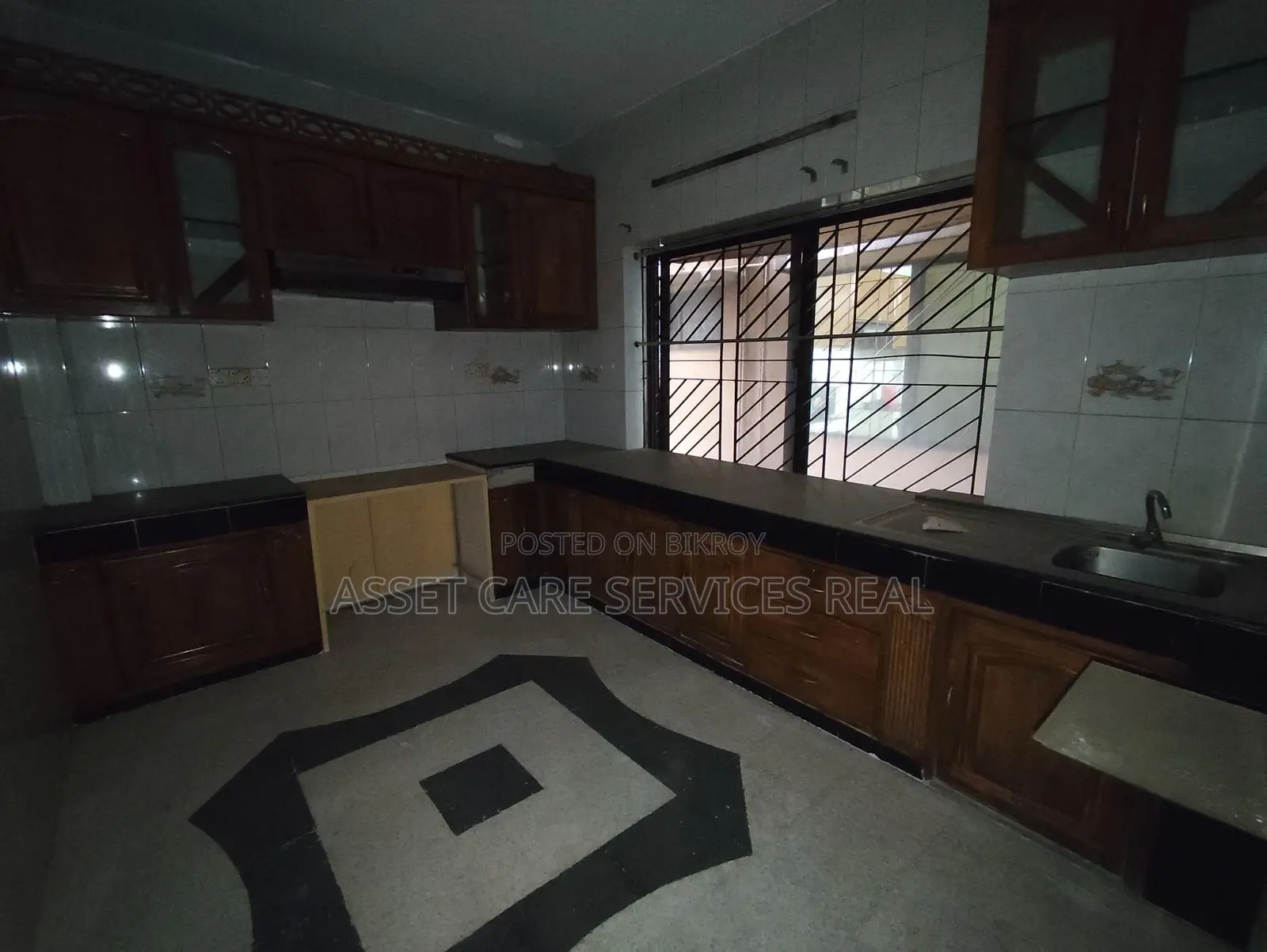 Prime Location 2650-Sqft Office Space for Rent in Gulshan-2