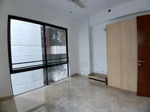 বনানী মডেল টাউনে ২৩০০ বর্গফুটের ৩ বেডরুমের ব্র্যান্ড নিউ বিলাসবহুল অ্যাপার্টমেন্ট ভাড়া হবে