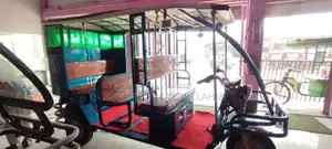 Model - 834_Square Glass- Moving Easybike
