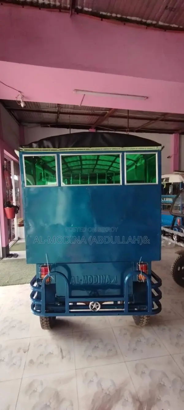 Model - 834_Square Glass- Moving Easybike