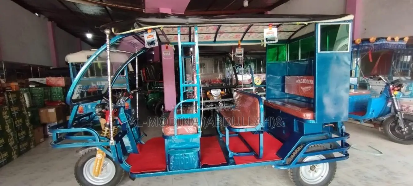Model - 834_Square Glass- Moving Easybike