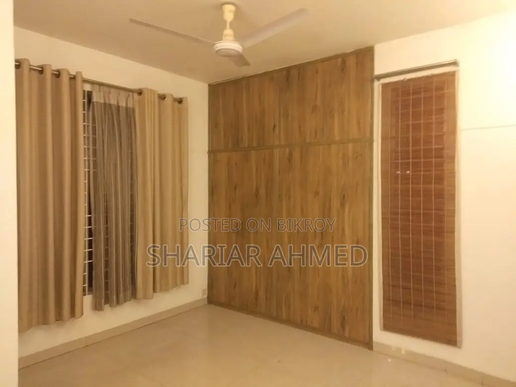গুলশানে ২৩৭০ বর্গফুটের ৩ বেডরুমের আন-ফার্নিশড অ্যাপার্টমেন্ট ভাড়া হবে