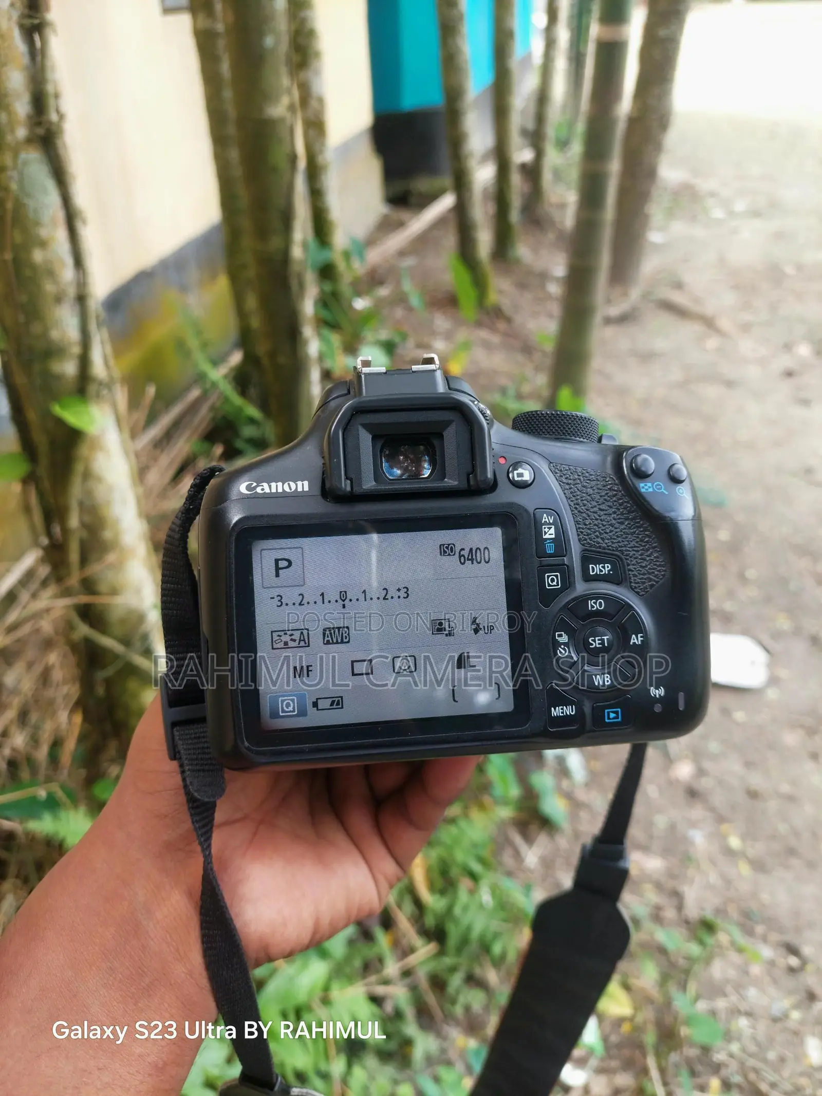 Canon 1300D with 75-300 Zoom lens, pristine condition