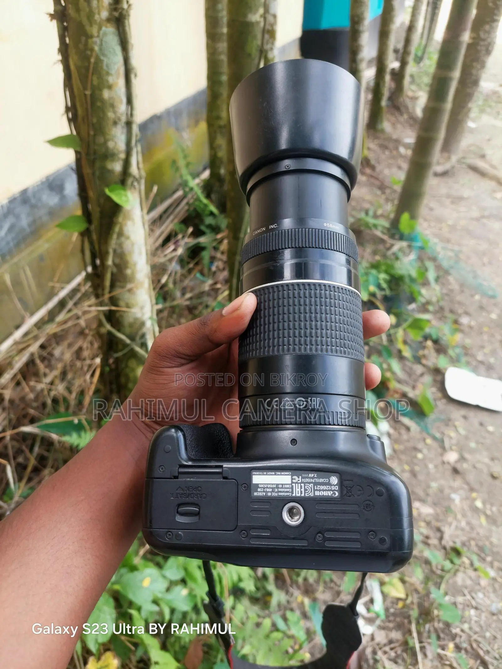 Canon 1300D with 75-300 Zoom lens, pristine condition