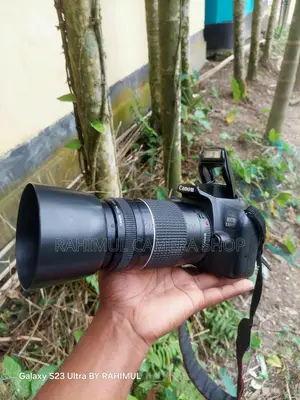 Canon 1300D with 75-300 Zoom lens, pristine condition