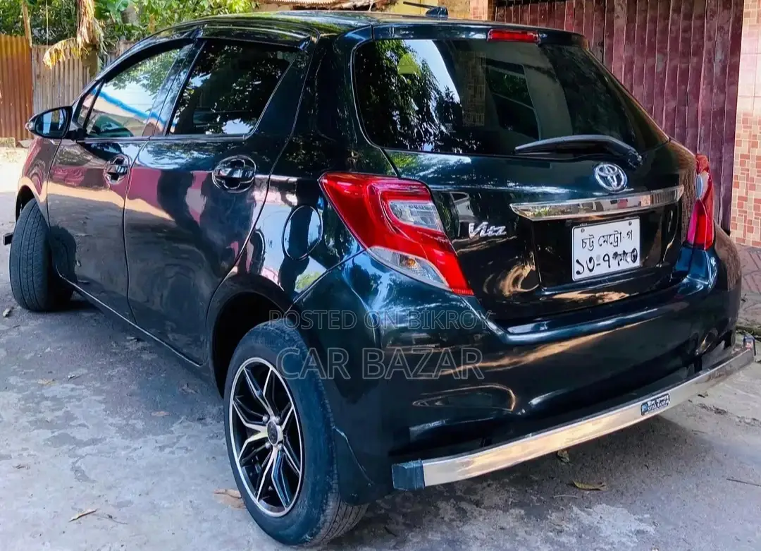 Toyota Vitz JEWELA PUSH 2012