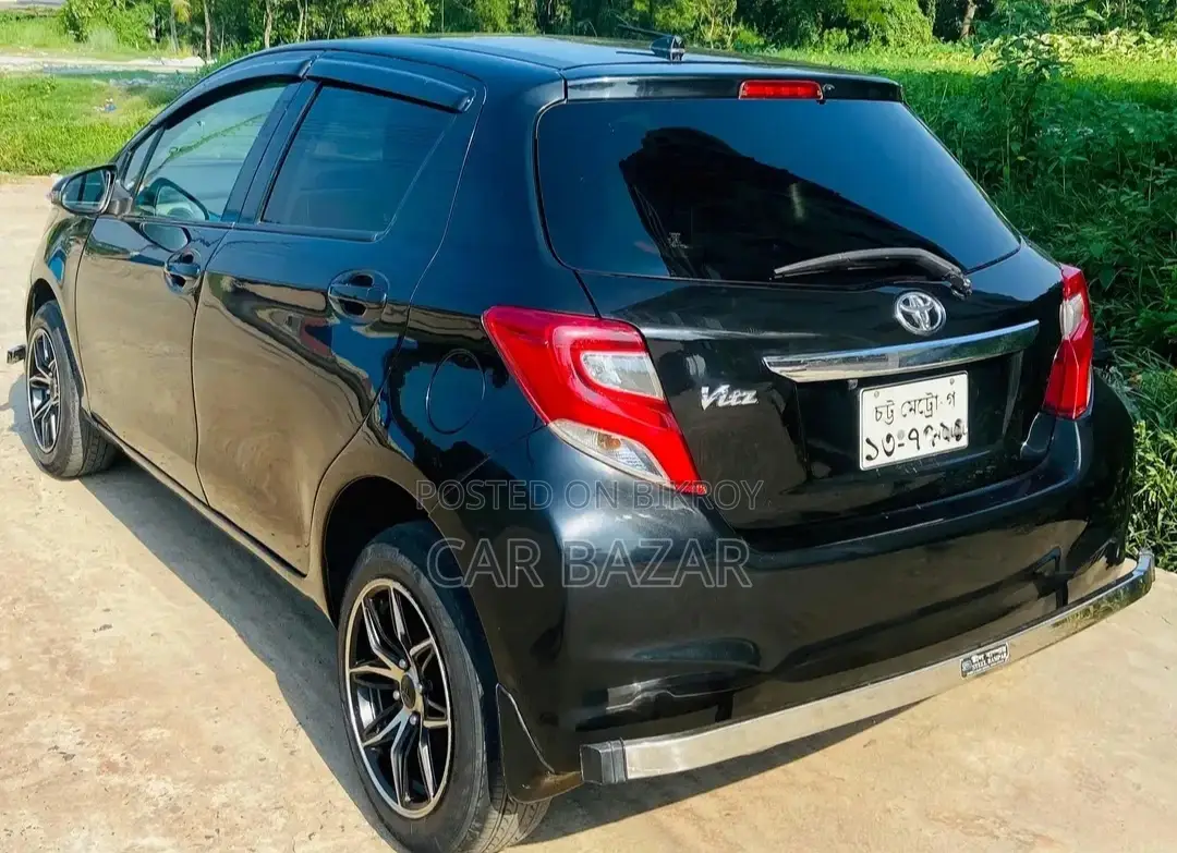 Toyota Vitz JEWELA PUSH 2012