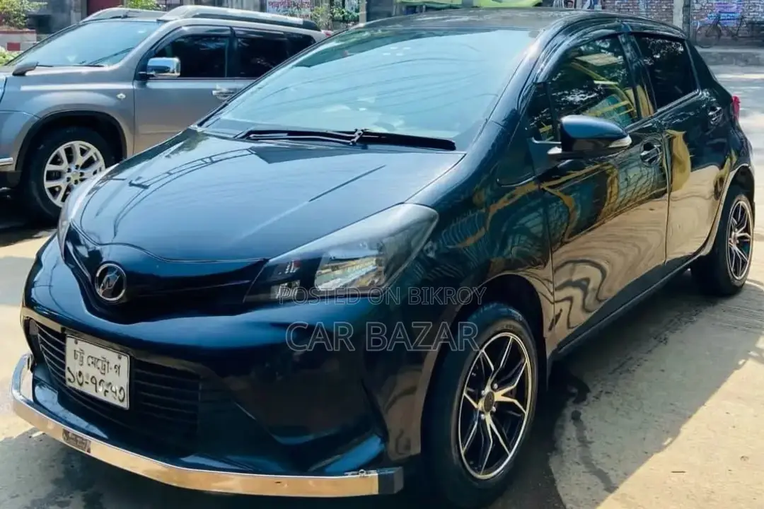 Toyota Vitz JEWELA PUSH 2012