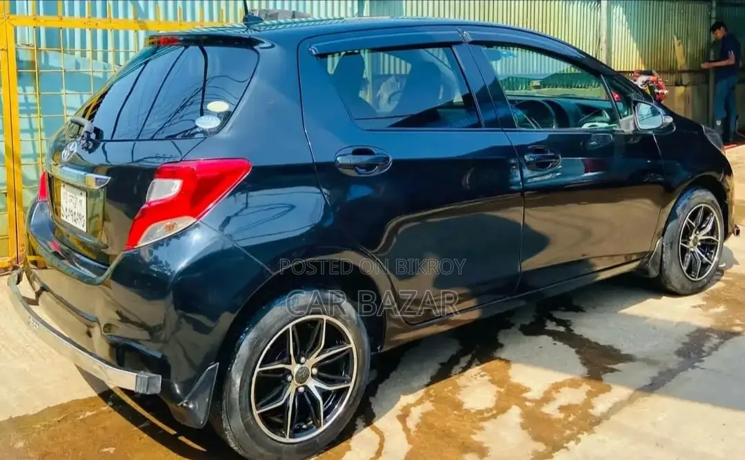 Toyota Vitz JEWELA PUSH 2012