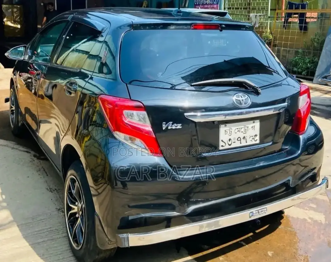 Toyota Vitz JEWELA PUSH 2012