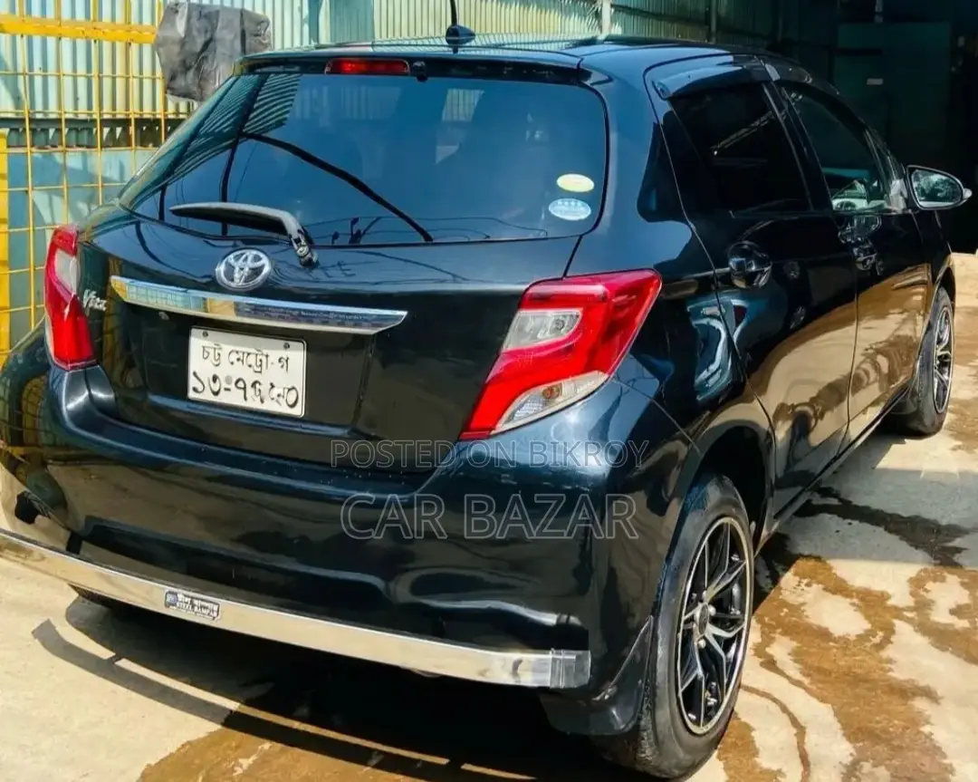 Toyota Vitz JEWELA PUSH 2012