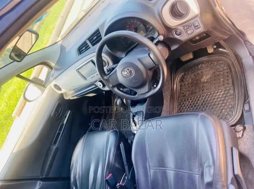 Toyota Vitz JEWELA PUSH 2012