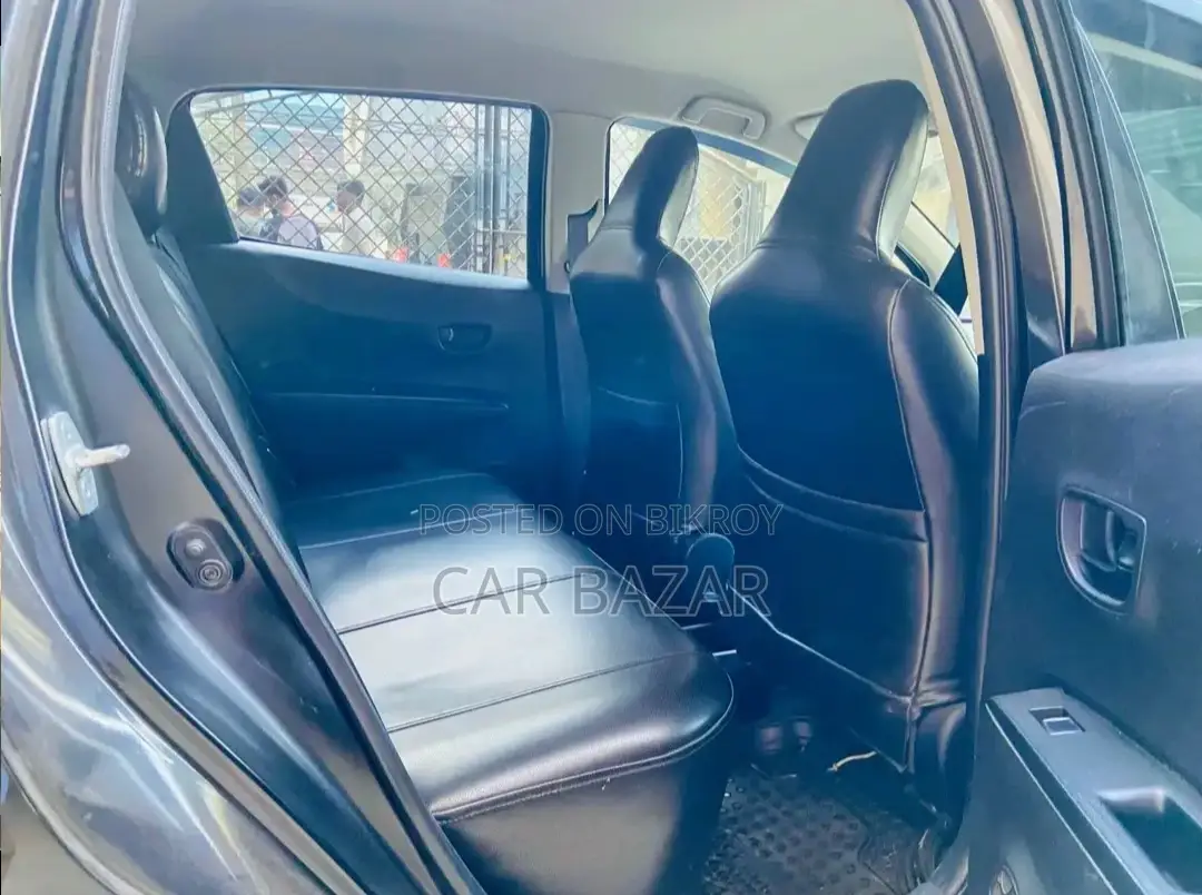 Toyota Vitz JEWELA PUSH 2012