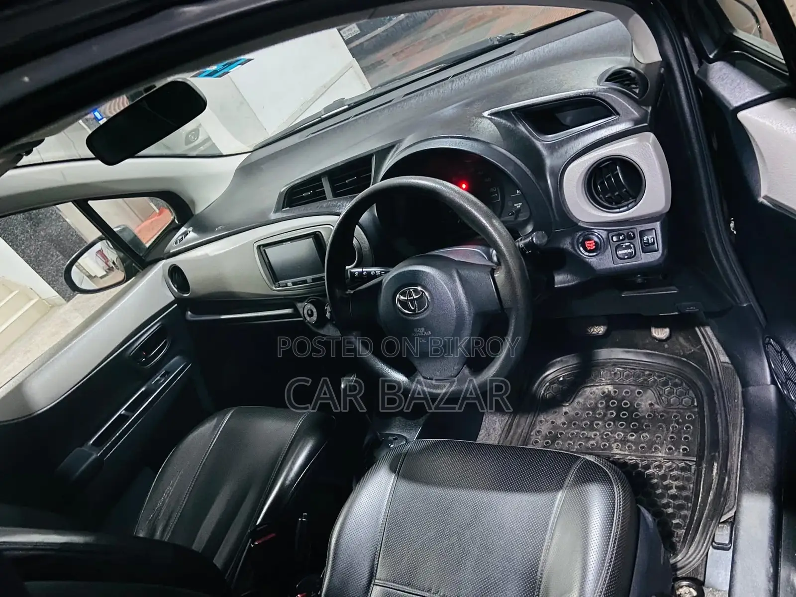 Toyota Vitz JEWELA PUSH 2012