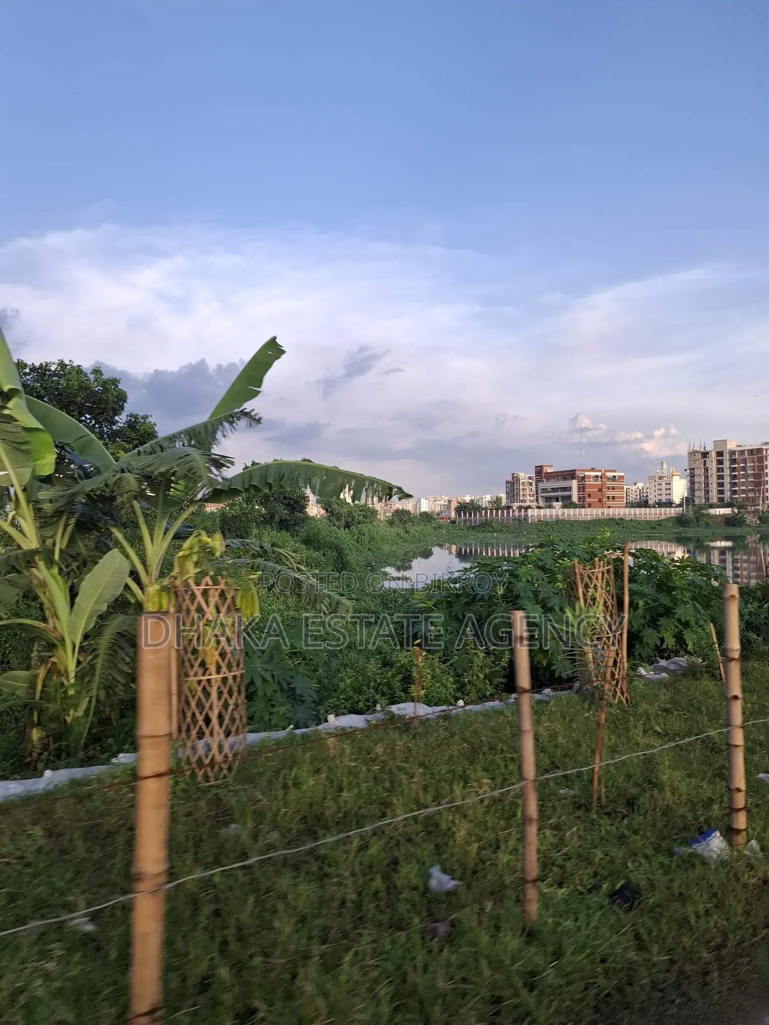 60×30 CORNER DIRECT LAKE FACING PLOT