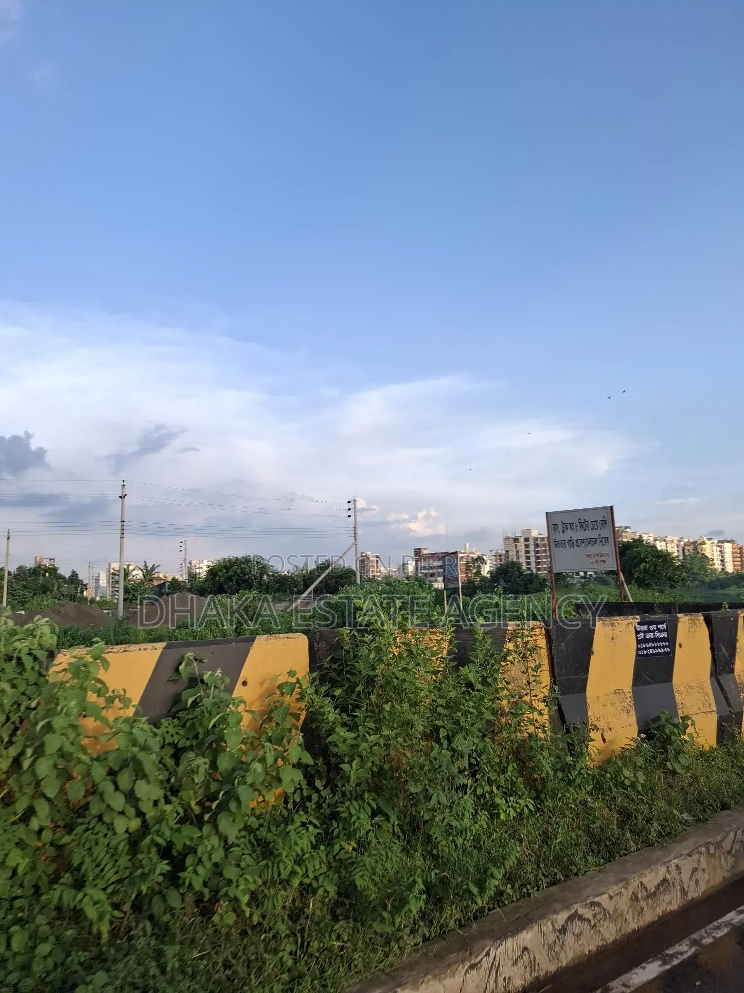 60×30 CORNER DIRECT LAKE FACING PLOT