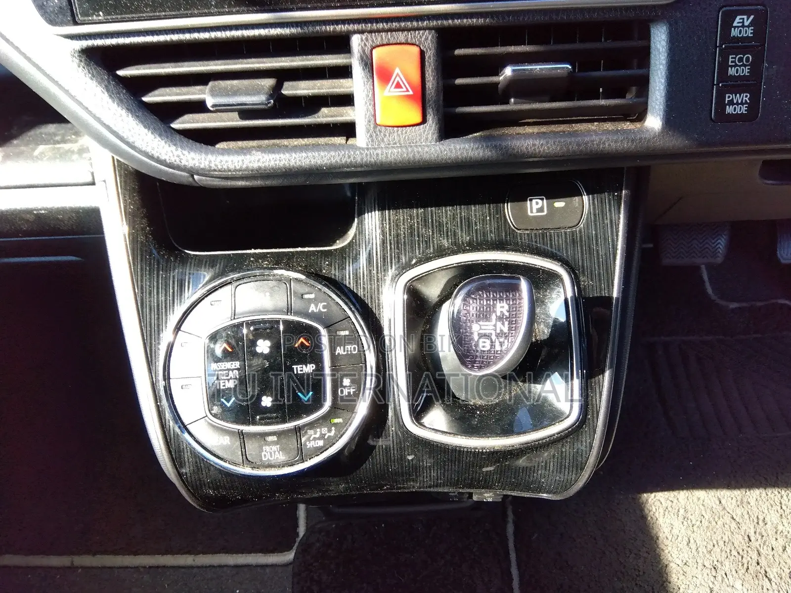 Toyota Esquire GI PREMIUM HYBRID 2020